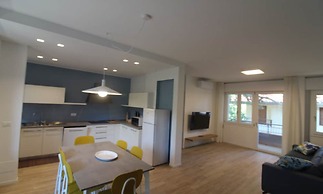 Apartment in a Small Building Near the Beach