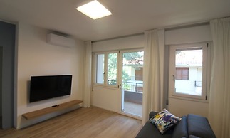 Apartment in a Small Building Near the Beach