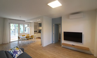 Apartment in a Small Building Near the Beach