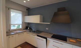 Apartment in a Small Building Near the Beach