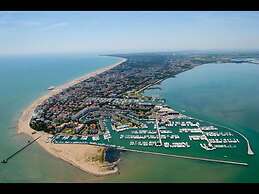 Luminous Seaside Villa in Lignano Riviera