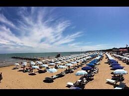Luminous Seaside Villa in Lignano Riviera