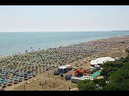 Luminous Seaside Villa in Lignano Riviera
