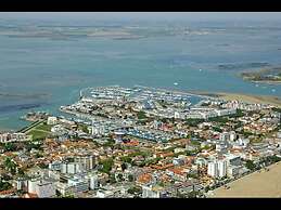 Luminous Seaside Villa in Lignano Riviera