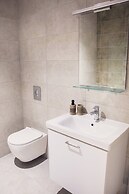 Starlight Villa Guro - 4bd, 4ba, 4min To Beach