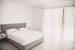 Starlight Villa Guro - 4bd, 4ba, 4min To Beach