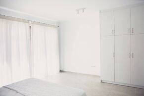 Starlight Villa Guro - 4bd, 4ba, 4min To Beach