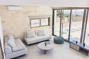 Starlight Villa Guro - 4bd, 4ba, 4min To Beach