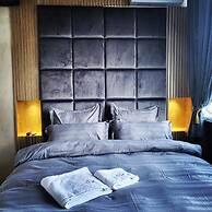 The Royalty Apartment old Town Center