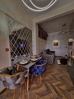 The Royalty Apartment old Town Center