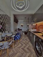 The Royalty Apartment old Town Center