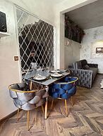 The Royalty Apartment old Town Center