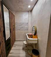 The Royalty Apartment old Town Center