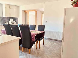 Bjurvik's Villa - Flat 2 - Business Customers Only