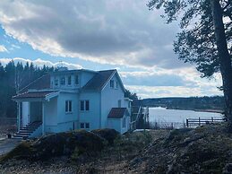 Bjurvik's Villa - Flat 2 - Business Customers Only