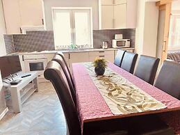 Bjurvik's Villa - Flat 2 - Business Customers Only