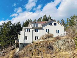 Bjurvik's Villa - Flat 2 - Business Customers Only