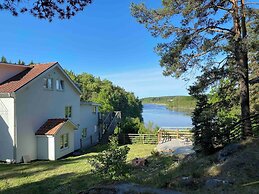 Bjurvik's Villa - Flat 2 - Business Customers Only
