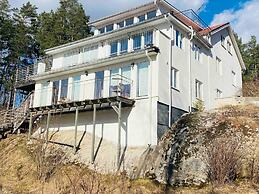 Bjurvik's Villa - Flat 1 - Business Customers Only