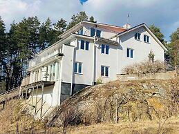 Bjurvik's Villa - Flat 1 - Business Customers Only