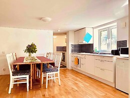 Bjurvik's Villa - Flat 1 - Business Customers Only