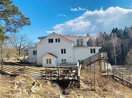Bjurvik's Villa - Flat 1 - Business Customers Only