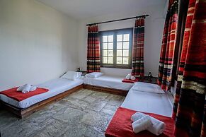 Sonia Rustic Mansion - 5bd 30 Sec Walk T