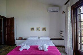 Sonia Rustic Mansion - 5bd 30 Sec Walk T