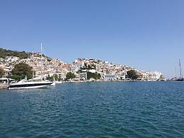 Cosy Flat in the Heart of Skopelos Town