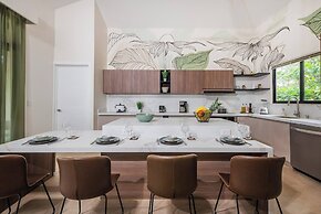 Duna Property - 2 Villas 2 Pools 7 Br Luxury Oasis Centrally Located