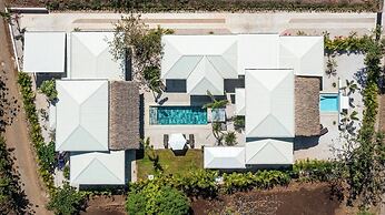 Duna Property - 2 Villas 2 Pools 7 Br Luxury Oasis Centrally Located