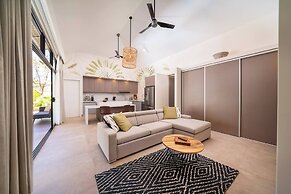 Duna Property - 2 Villas 2 Pools 7 Br Luxury Oasis Centrally Located