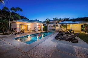 Duna Property - 2 Villas 2 Pools 7 Br Luxury Oasis Centrally Located