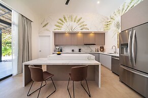 Duna Property - 2 Villas 2 Pools 7 Br Luxury Oasis Centrally Located