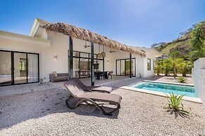 Duna Property - 2 Villas 2 Pools 7 Br Luxury Oasis Centrally Located