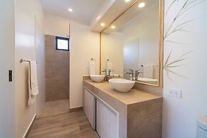 Duna Property - 2 Villas 2 Pools 7 Br Luxury Oasis Centrally Located