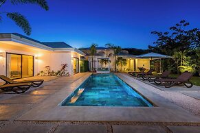 Duna Property - 2 Villas 2 Pools 7 Br Luxury Oasis Centrally Located