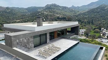 Hills Deluxe - Relaxed Luxury in Style and Serenity