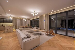Hills Deluxe - Relaxed Luxury in Style and Serenity