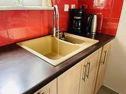 Cozy Nest - 2min To Beach, 6min Walk To