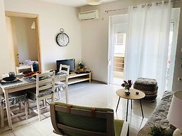 Cozy Nest - 2min To Beach, 6min Walk To