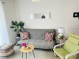 Cozy Nest - 2min To Beach, 6min Walk To