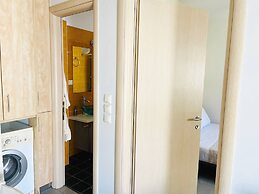 Cozy Nest - 2min To Beach, 6min Walk To