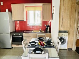 Cozy Nest - 2min To Beach, 6min Walk To