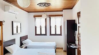 Denis - Private Rooms Guesthouse Gjirokastra