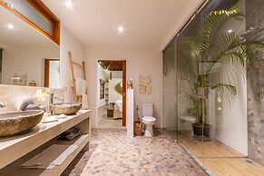 Villa Namu by Alfred in Bali