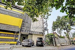 Super OYO Capital O 92633 Spring Hotel Gubeng