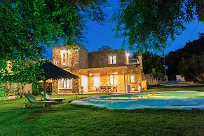 Hem Borta Villa - Next To Platanias, 2min From Beach