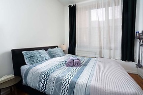 Charming Quiet Studio Right Off Central Park West