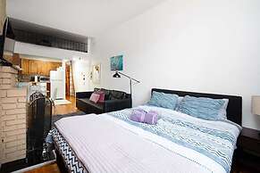 Charming Quiet Studio Right Off Central Park West